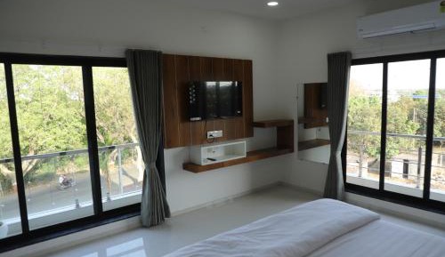 Studio with Balcony