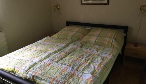 One-Bedroom Apartment with Shower