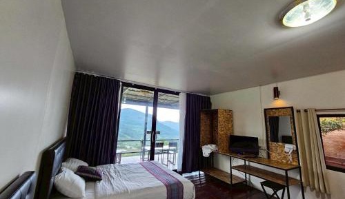 Quadruple Room with Private Bathroom