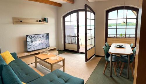 Apartment with Lake View