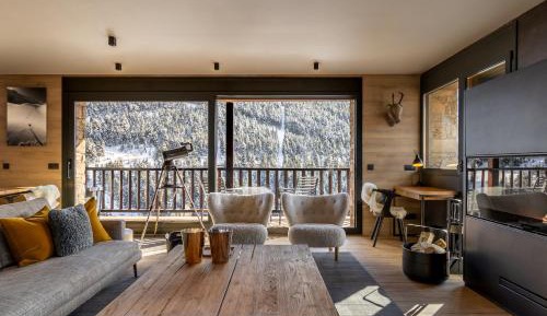 Five-Bedroom Deluxe Apartment