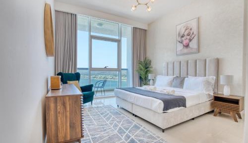 One-Bedroom Apartment with Balcony and Sea View