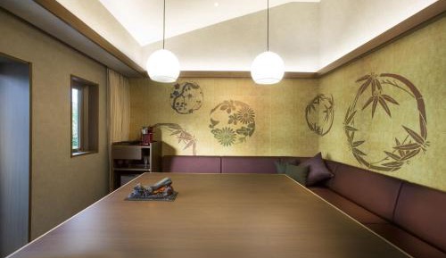 One-Bedroom Apartment with Balcony