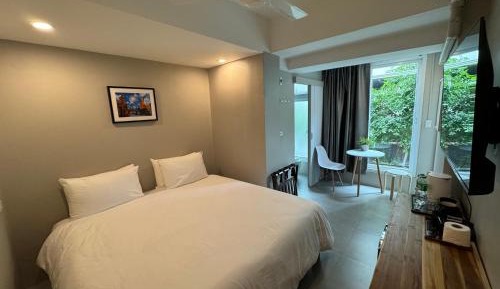 Deluxe King Room