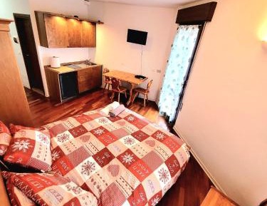 One-Bedroom Apartment with Balcony