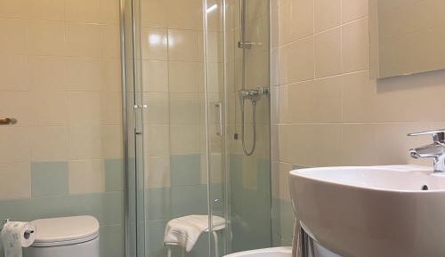 Twin Room with Private Bathroom