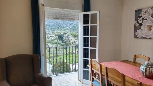 Three-Bedroom Apartment with Mountain View