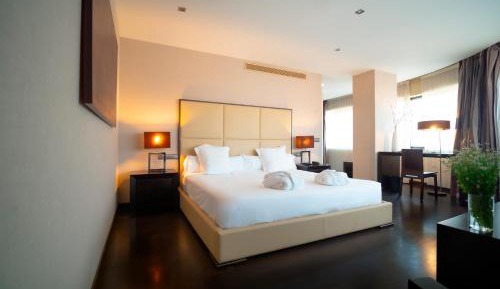 Deluxe Suite with Spa Bath