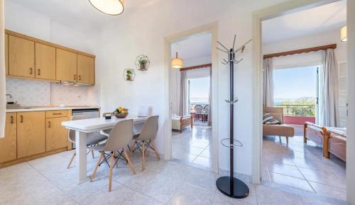 Two-Bedroom Deluxe Apartment with Balcony