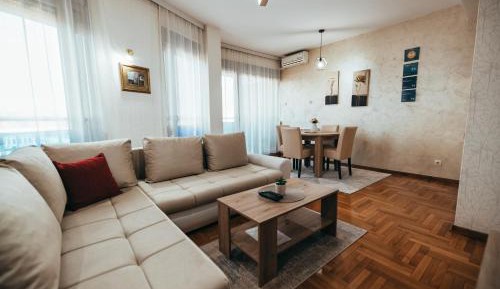 One-Bedroom Apartment with View