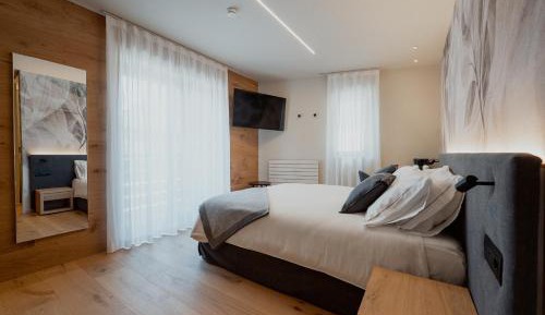 Deluxe Double Room with Shower