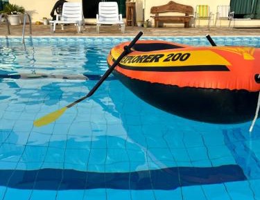 Apartment with Pool View 