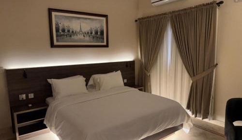 Deluxe Double Room (2 Adults + 1 Child)