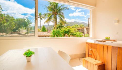 Apartment with Mountain View