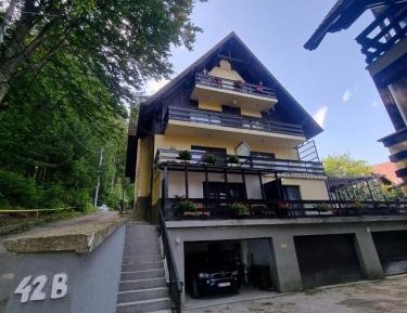 One-Bedroom Apartment with Balcony and Mountain View  