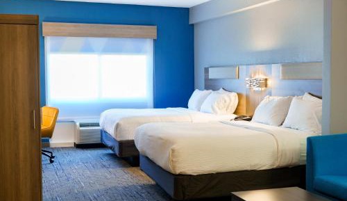 Queen Suite with Two Queen Beds and Single Sofa Bed