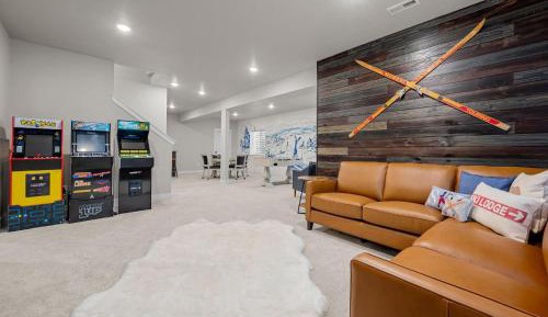 Six-Bedroom Holiday Home