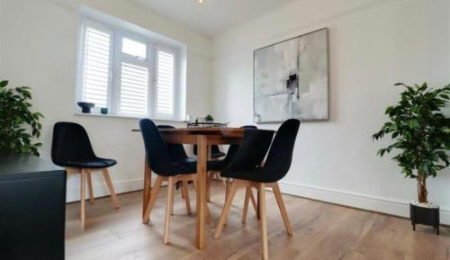 Apartment With Shared Bathroom