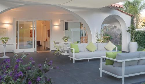 Villa with Garden View