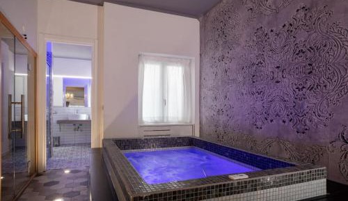 Deluxe Suite with Spa Bath