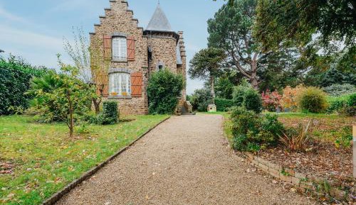Villa with Garden View