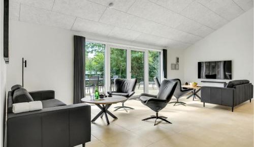 Five-Bedroom Holiday Home