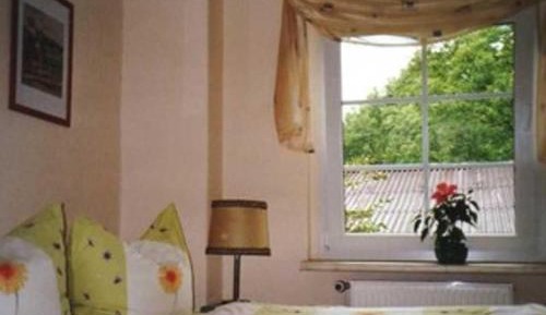 One-Bedroom Apartment with Shower