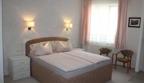 One-Bedroom Apartment with Shower