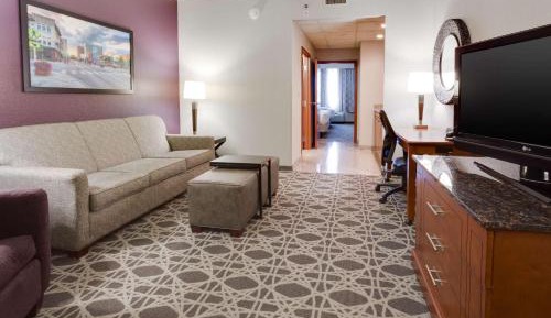 Queen Suite with Two Queen Beds and Sofa Bed - High Floor