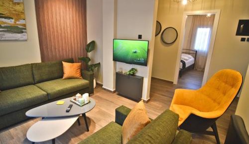 Three-Bedroom Apartment with Lake View