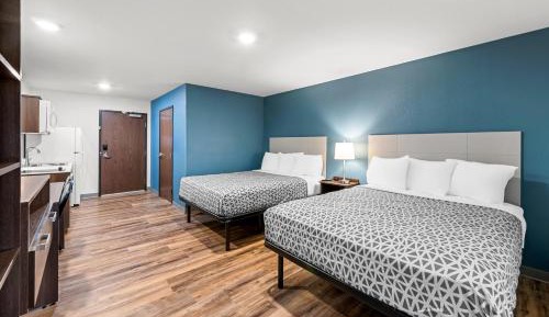 Queen Suite with Two Queen Beds and Tub - Disability Access/Non Smoking