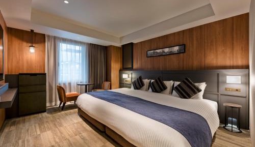 Superior Wide King Room