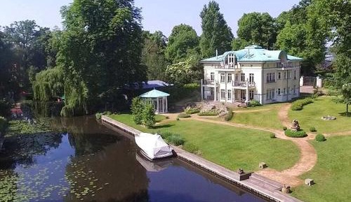 One-Bedroom Holiday Home