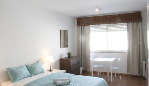 Queen Room with Shared Bathroom