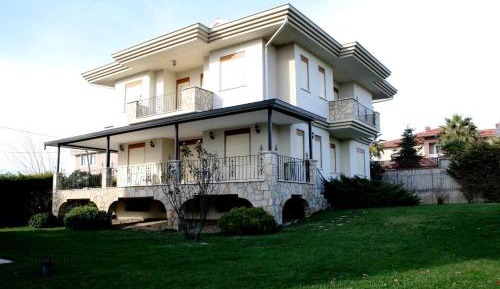 Villa with Garden View