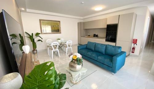 Two-Bedroom Deluxe Apartment with Balcony