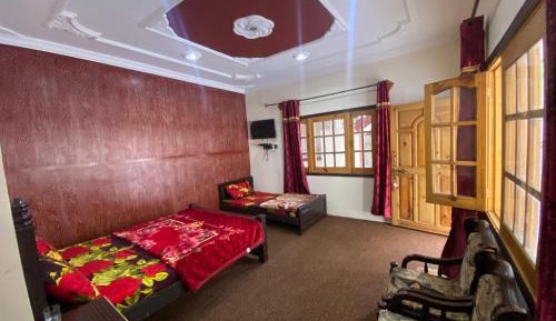 Deluxe Double Room (2 Adults + 1 Child)