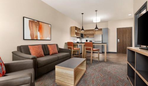 One-Bedroom Suite with Tub - Mobility/Communications Accessible