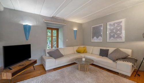 Superior One-Bedroom Apartment