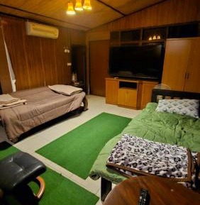Deluxe Family Room