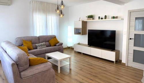 Five-Bedroom Deluxe Apartment