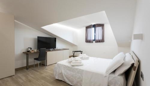 Queen Room with Spa Bath