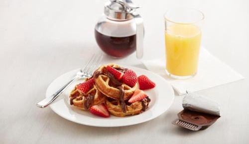 Queen Studio with Sofa Bed and Adapted Tub - Mobility and Hearing Accessible