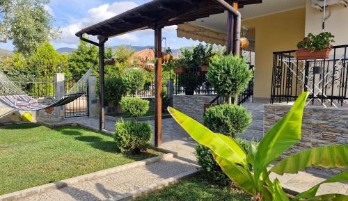 Villa with Garden View