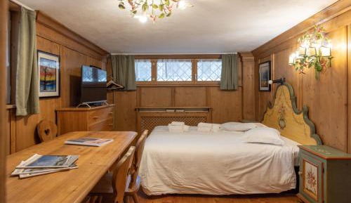 Studio with Mountain View