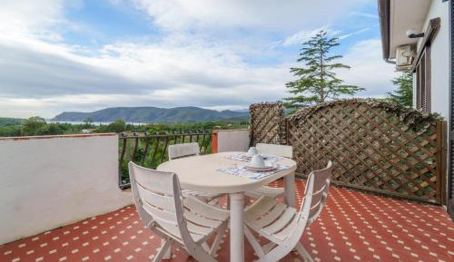 One-Bedroom Apartment with Sea View