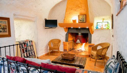 Superior Cave with Hot tub