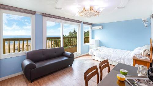 Double Room with Sea View 2