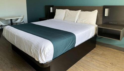 King Room - Disability Access - Non-Smoking