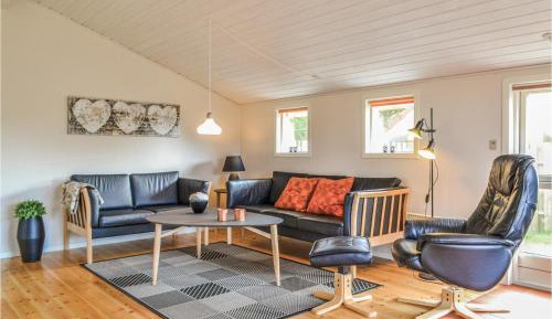 Three-Bedroom Holiday Home 
